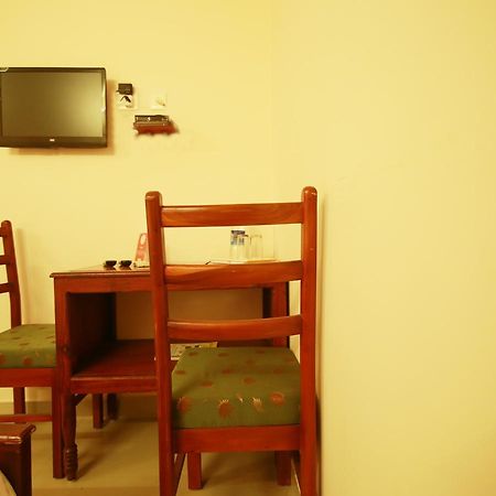Oyo 4824 Hotel Star Kochi Luaran gambar