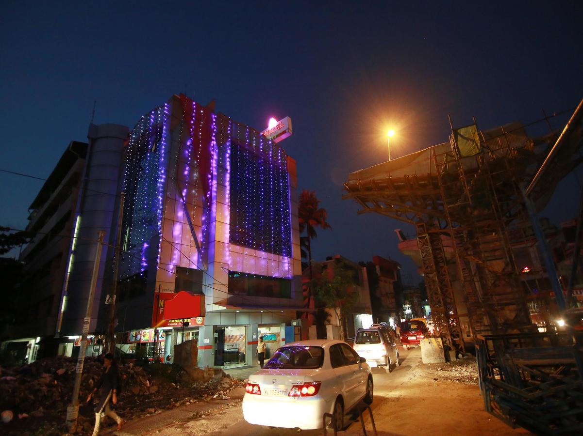 Oyo 4824 Hotel Star Kochi Luaran gambar